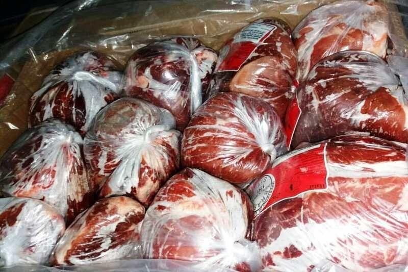 خبرنگاران توزیع گوشت منجمد در زاهدان همچنان ادامه دارد