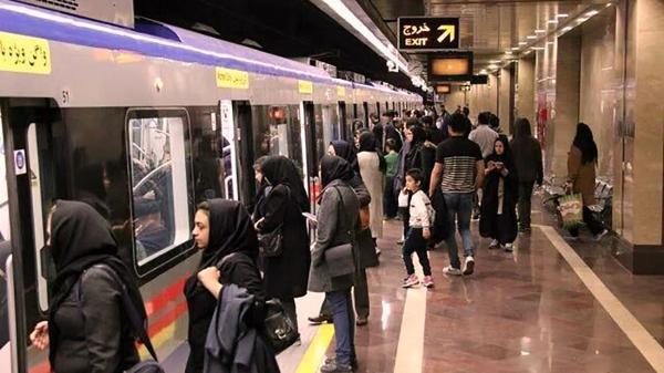 عجیب ترین مرد تهران در مترو ، باورتان نمی گردد !