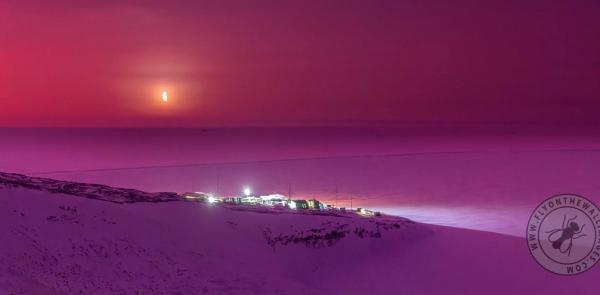 رنگ و نور مسحورکننده قطب جنوب پس از فعالیت آتشفشانی