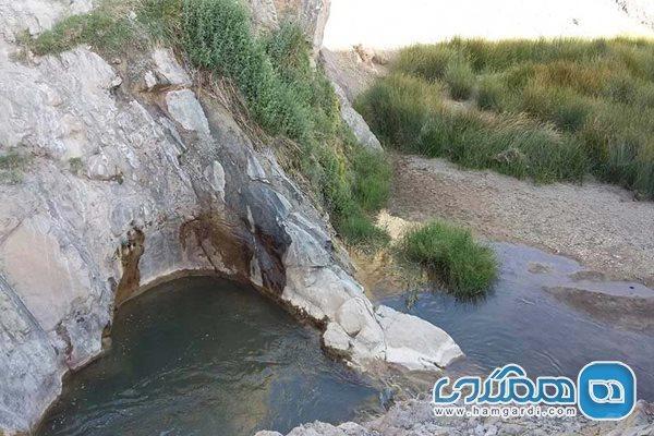 آبشار سه کاسه دنیا جان یکی از جاذبه های طبیعی استان کرمان به شمار می رود